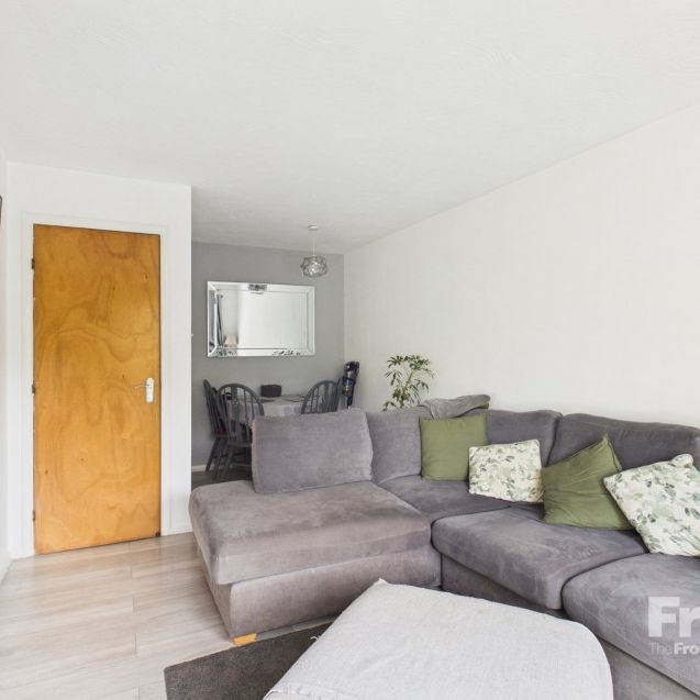 Old Fives Court, Burnham, Bucks,SL1 - Photo 1