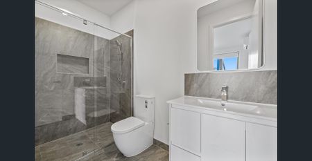 Bright, Spacious, & Beautifully Presented - Photo 5