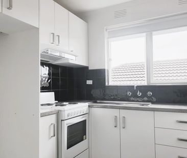 Quiet Two-Bedroom First-Floor Apartment - Photo 2