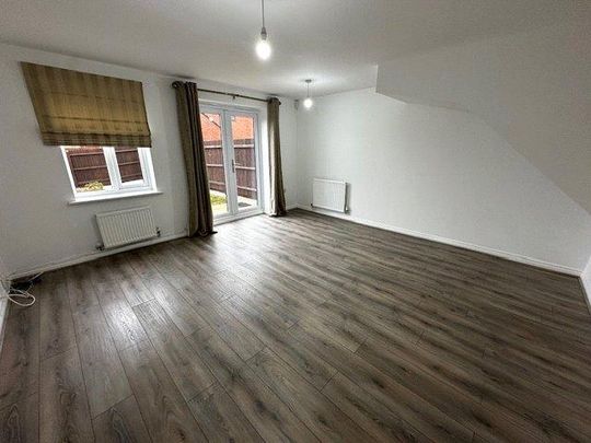 3 bedroom semi-detached house to rent - Photo 1