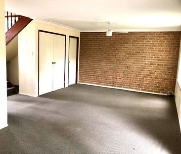 Spacious Three Bedroom Townhouse With Air Conditioning - Photo 1