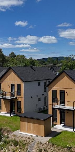 Condos neufs au rez-de-chaussée – à 2 minutes de marche des commerces. Saint-Donat • - Photo 1