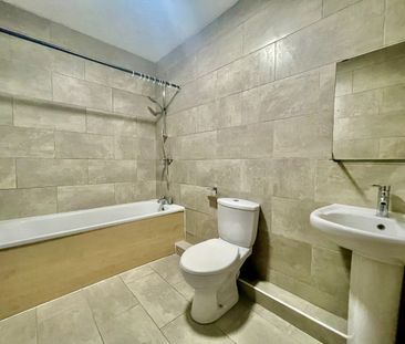 3 Bed Flat, Acton, W3 - Photo 5