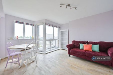 3 bedroom flat to rent - Photo 3