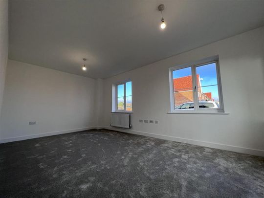 3 bedroom semi-detached house to rent - Photo 1