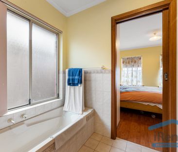 2 bedroom, large living, low maintenance family home - Photo 4