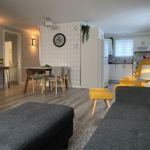 Logement spacieux et ensoleillé (32 jours + ou Bail) - 1 janvier 2026 - Photo 2