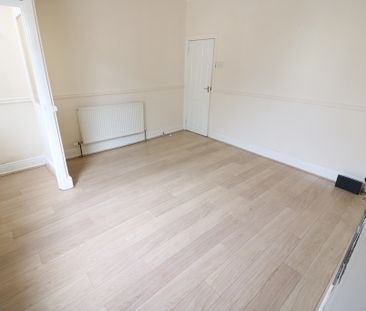 14 Exmouth Street - Photo 2