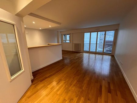 location Appartement T4 DE 107m² À PARIS 15 - Photo 3