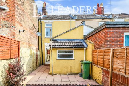 2 bedroom mid-terrace to rent Penhale Road, Fratton PO1 - Photo 5