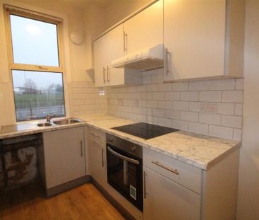 2 bedroom end of terrace house to rent - Photo 4