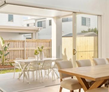 Spacious 5-Bedroom Family Home with Pool, Alfresco & Luxury Finishe... - Photo 6