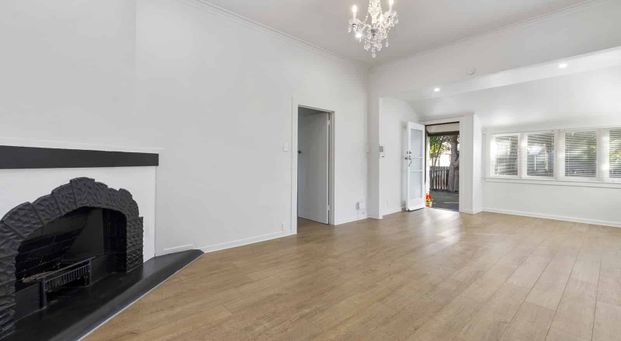 Central city family living - Photo 1