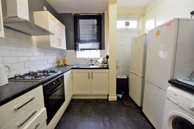 12 bedroom House in & Brudenell Mount, Leeds - Photo 3