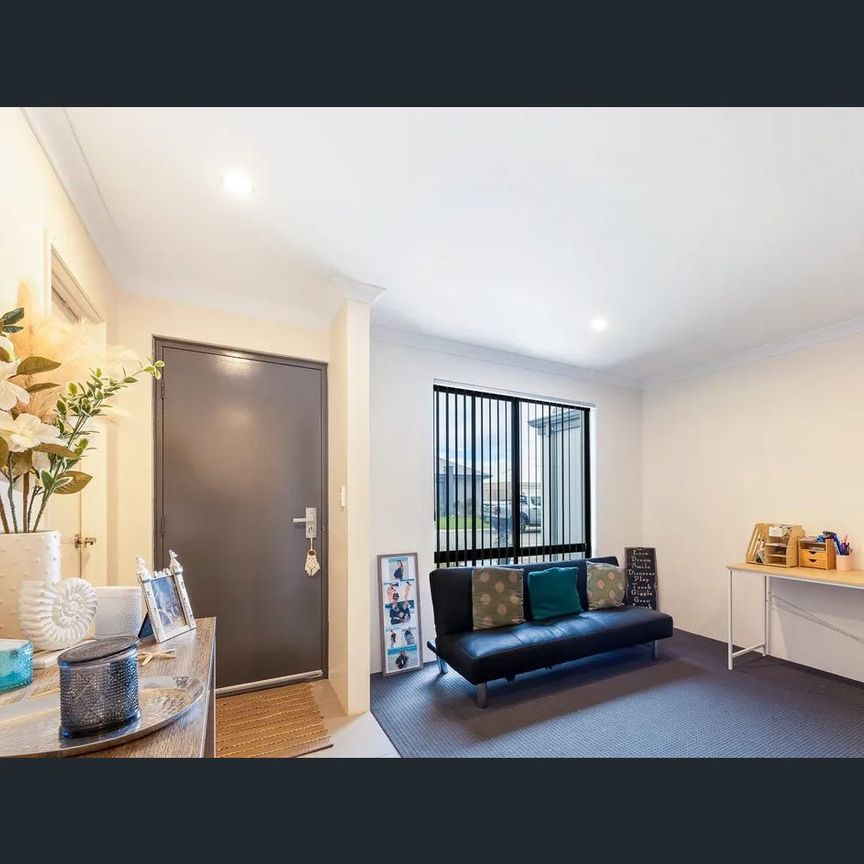 Beautiful Family Home in a Peaceful Coastal Location! - 11 Thistle Way, Two Rocks - Photo 1