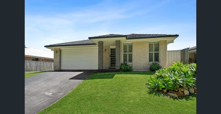 Modern four-bedroom, opposite bushland reserves - Photo 3