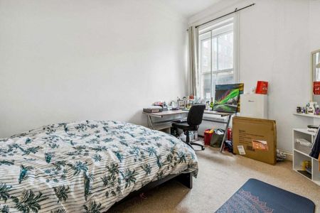 Earl's Court Square, Earls Court, SW5 - Photo 3