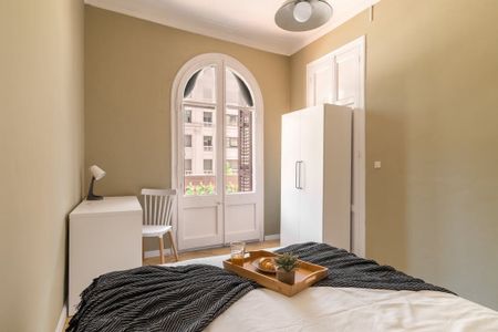 Carrer dAragó, Barcelona, Catalonia 08011 - Photo 3