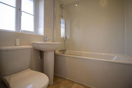 2 bedroom terraced house to rent - Photo 4