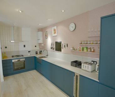 3 Bed Semi-Detached House, Burnt Ash Hill, SE12 - Photo 4