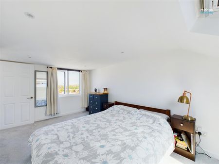 4 bedroom terraced house to rent - Photo 5