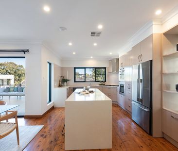 Poolside family sanctuary in leafy surroundings - Photo 1