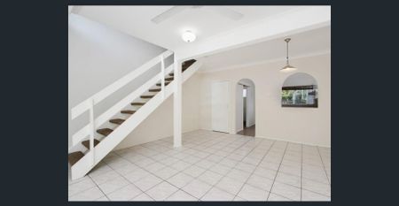 For Rent – Neat & Bright 2-Bedroom Townhouse in Yorkeys Knob, QLD - Photo 4