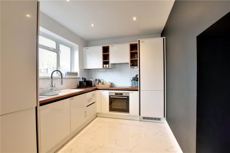 3 bedroom end of terrace house to rent - Photo 3