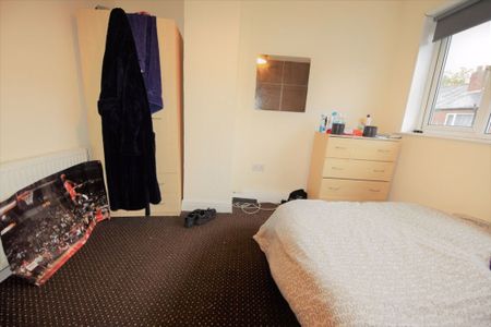 3 bedroom House in Park View Avenue, Leeds - Photo 5