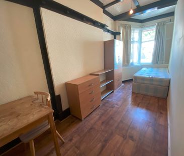 Room in a Shared House, Mount Pleasant Road, NW10 - Photo 2
