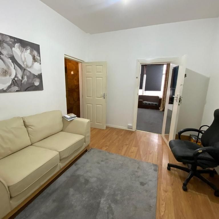 1 bedroom in a house share to rent - Photo 1