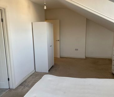 2 Bed Flat, Manor Mount, SE23 - Photo 2