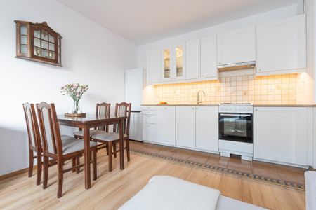 2-pokojowe mieszkanie z klasycznymi meblami | 42,5 - Zdjęcie 2