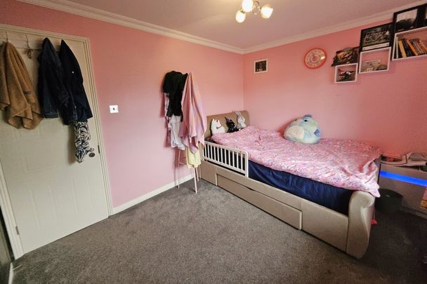 Pear Tree Road, Addlestone, Surrey, KT15 - Photo 1