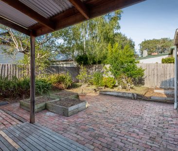 Elegant, Character-Filled Home with Private Garden and Studio Retreat - Photo 4