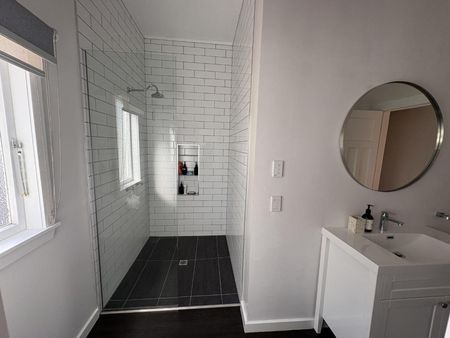 Charming home on Casey - Photo 4