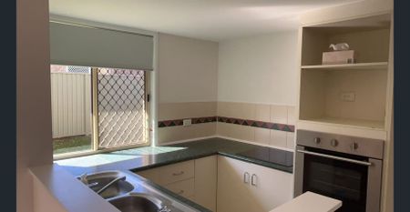 New Renovated 3-bedroom modern townhouse - Photo 5