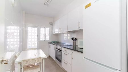 Room in a shared 5-bedroom apartment for rent in L'Illa Perduda. - Photo 2
