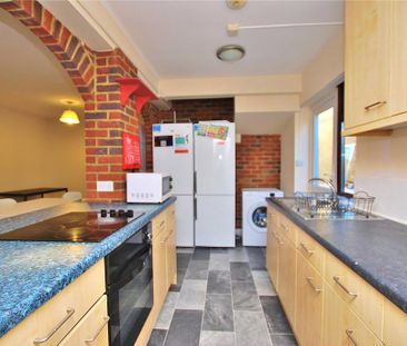 6 bedroom detached house to rent - Photo 6