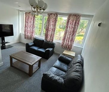 4 Bed Terraced House, Angell Park Gardens, SW9 - Photo 2