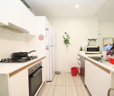 Modern One Bedroom Apartment - Photo 4