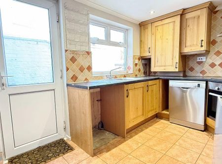 3 bedroom terraced house to rent - Photo 5