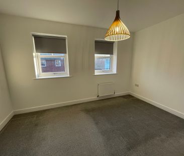 2 bedroom End Terraced House to let - Photo 5