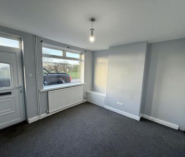 3 bedroom end of terrace house to rent - Photo 2