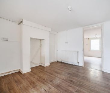 4 bedroom terraced house to rent - Photo 3