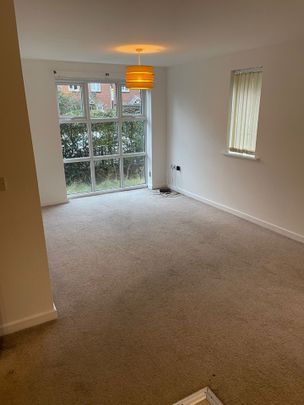 3 Bed Flat, Ivy Graham Close, M40 - Photo 1