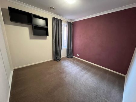 16 Audrey Cahn Street, Macgregor ACT 2615 - House For Rent | Domain - Photo 2