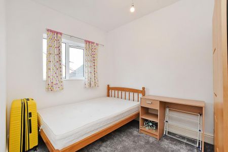 4 bedroom house share to rent - Photo 3