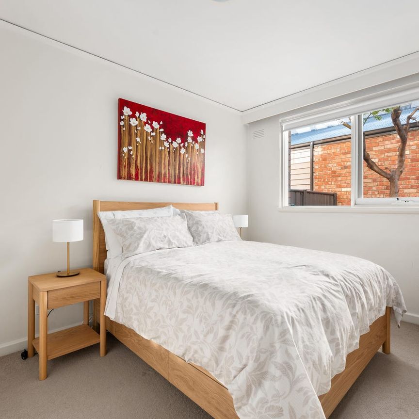 "Fully Furnished Garden Apartment" - Photo 1