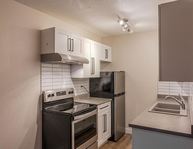 Monte Carlo Apartments | 165 Edmonton Ave, Penticton - Photo 1